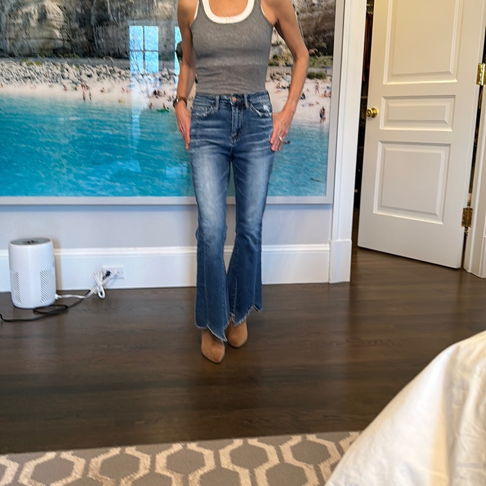 Jeans. Vervet size 25. Wide bottom. Bought wrong size. Has a lot of stretch.